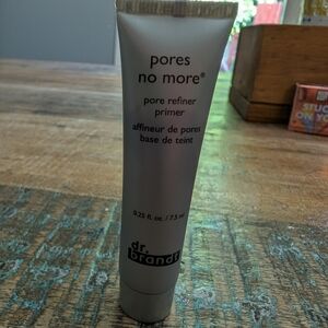 Dr. Brandt Instant Mattifying Primer in Silver Tube